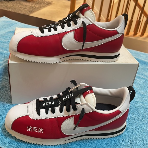 Nike - Picture 11 of 17